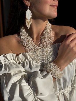 A set of an airy white and gold necklace, earrings and a bracelet 335 photo