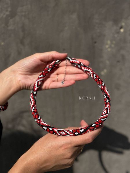 Necklace-harness "Embroidery" red with white 851 photo