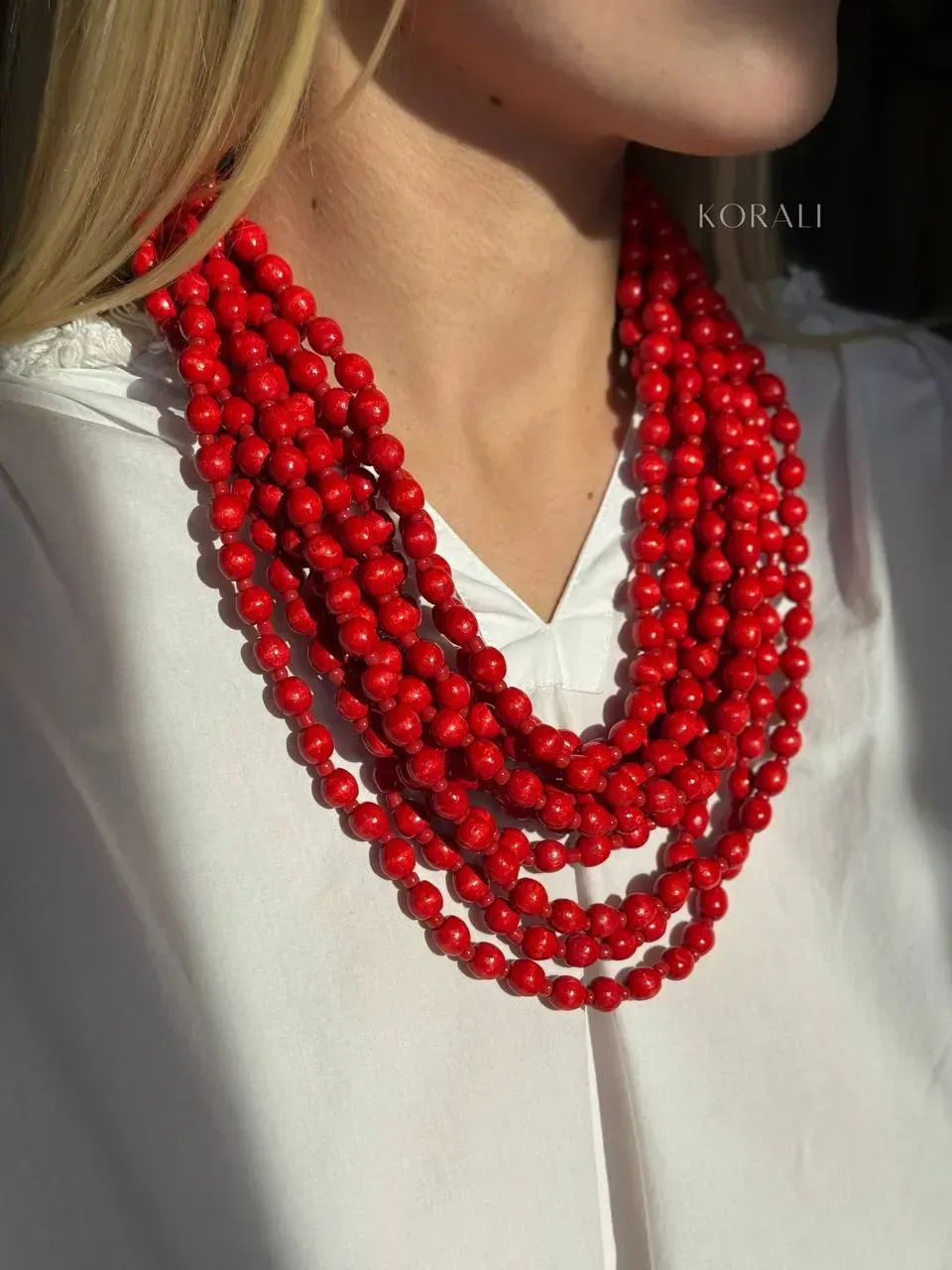 Wooden necklace "Rowbush" red review on a girl