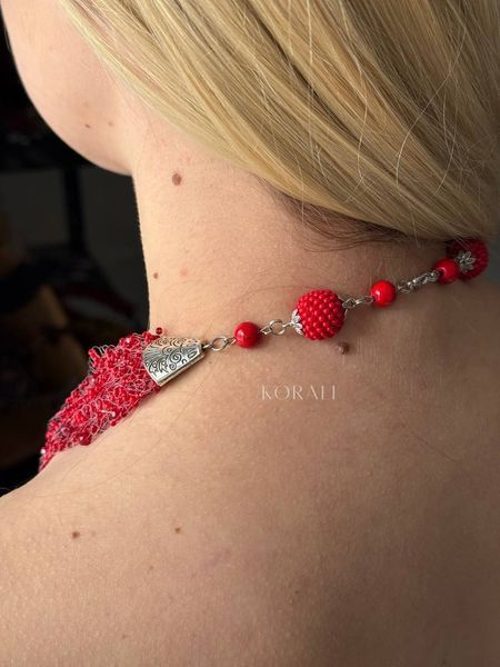 Necklace "Air" red with black splash 353 photo