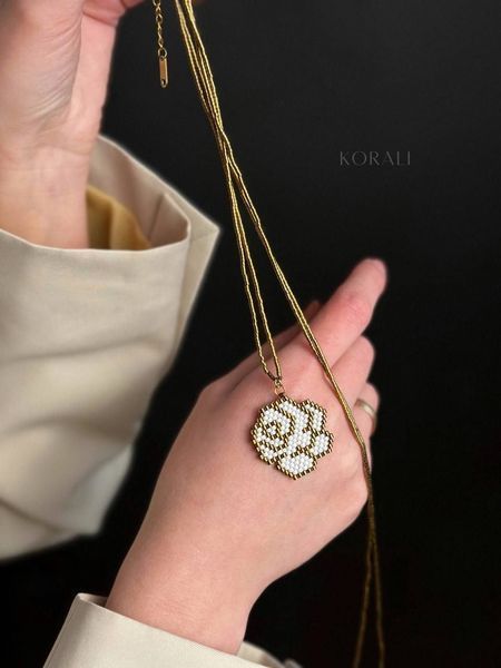 Pendant "Petals of Tenderness" white with gold 640 photo