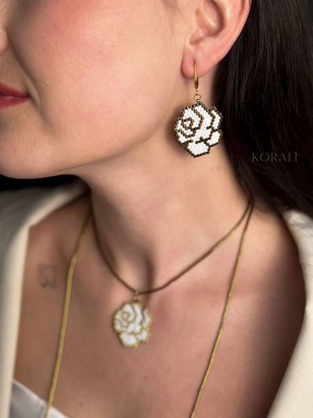 Pendant "Petals of Tenderness" white with gold 640 photo