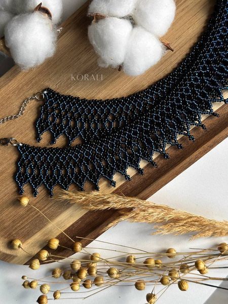"Tsvit Terenu" sylanka is black with a dark blue splash 430 photo