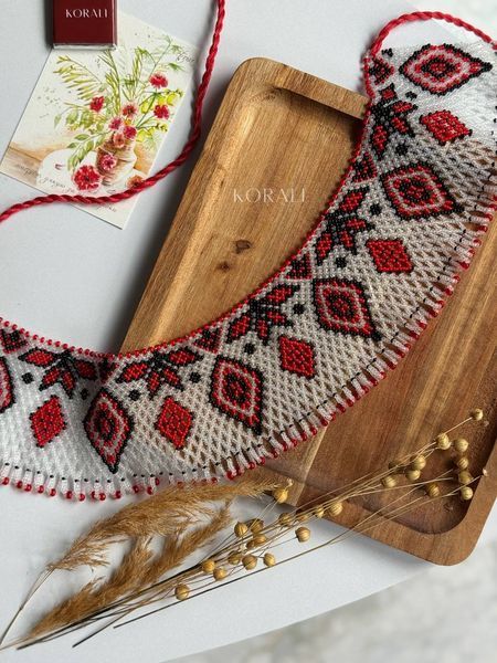Silyanka "Lyubistok" transparent with red and black pattern 668 photo