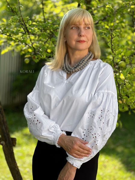 A 5-row wooden necklace of gray color 328 photo