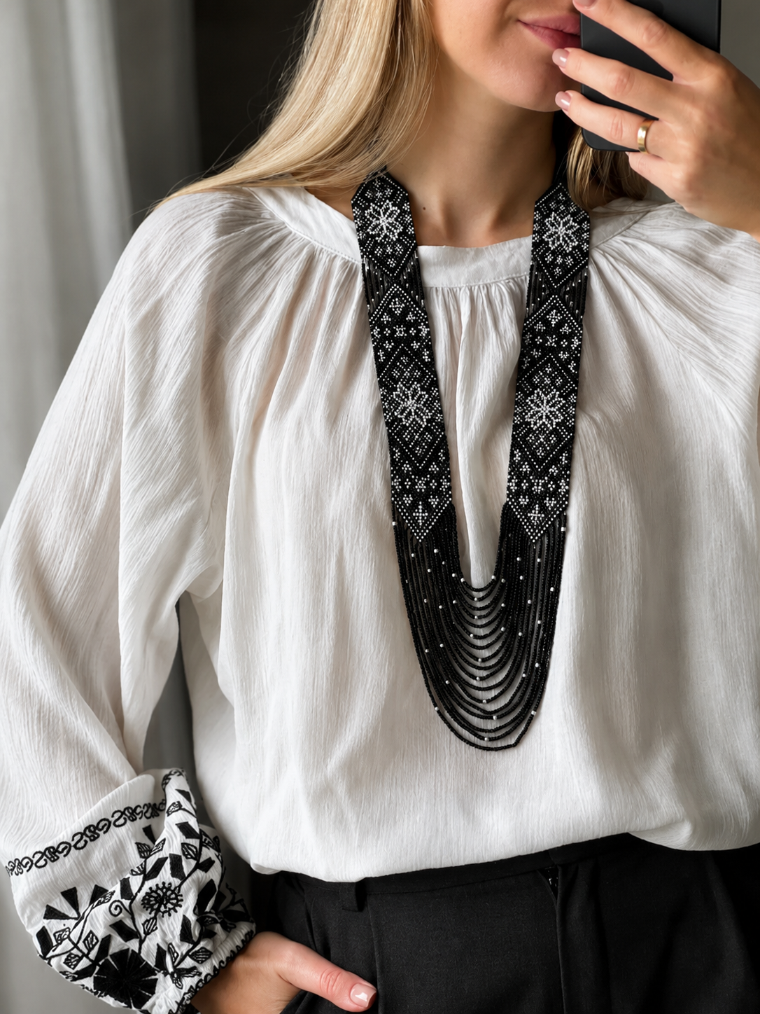 Black circular beaded necklace KORALI
